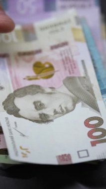 Ukrayna para birimi Hryvnia 'nın dikey videosu