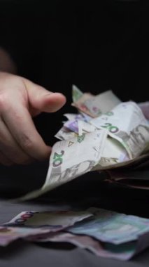 Ukrayna para birimi Hryvnia 'nın dikey videosu