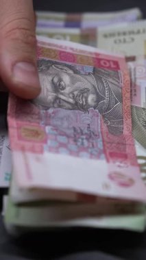 Ukrayna para birimi Hryvnia 'nın dikey videosu
