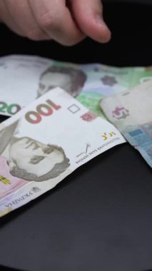 Ukrayna para birimi Hryvnia 'nın dikey videosu