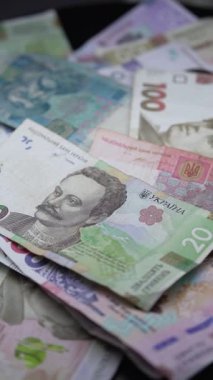 Ukrayna para birimi Hryvnia 'nın dikey videosu