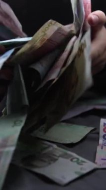 Ukrayna para birimi Hryvnia 'nın dikey videosu