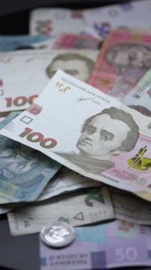 Ukrayna para birimi Hryvnia 'nın dikey videosu