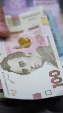 Ukrayna para birimi Hryvnia 'nın dikey videosu