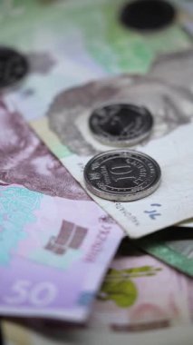 Hryvnia 'nın dikey videosu - Ukrayna' nın ulusal para birimi