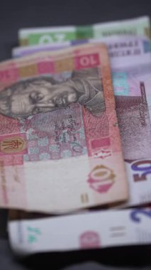 Hryvnia 'nın dikey videosu - Ukrayna' nın ulusal para birimi