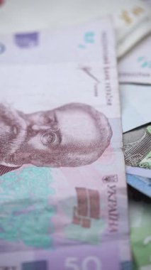 Hryvnia 'nın dikey videosu - Ukrayna' nın ulusal para birimi