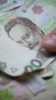 Hryvnia 'nın dikey videosu - Ukrayna' nın ulusal para birimi