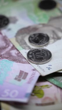 Hryvnia 'nın dikey videosu - Ukrayna' nın ulusal para birimi