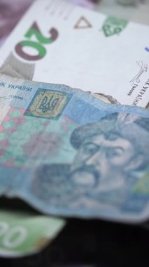 Hryvnia 'nın dikey videosu - Ukrayna' nın ulusal para birimi