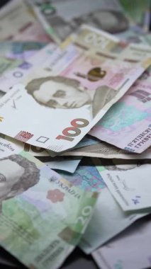 Hryvnia 'nın dikey videosu - Ukrayna' nın ulusal para birimi