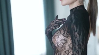 Güzel seksi iç çamaşırlı, erotik bir kadın.