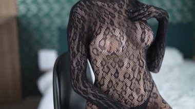 Güzel seksi iç çamaşırlı, erotik bir kadın.