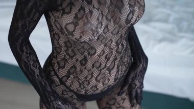 Güzel seksi iç çamaşırlı, erotik bir kadın.