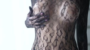 Güzel seksi iç çamaşırlı, erotik bir kadın.