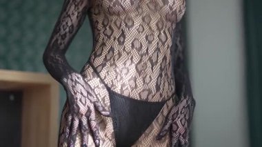 Güzel seksi iç çamaşırlı, erotik bir kadın.