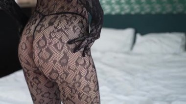 Güzel seksi iç çamaşırlı, erotik bir kadın.