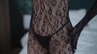 Güzel seksi iç çamaşırlı, erotik bir kadın.