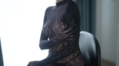 Güzel baştan çıkarıcı seksi iç çamaşırlı kadın.