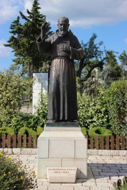 Birinci dünyanın anıtı, anıtın ikinci yeri.