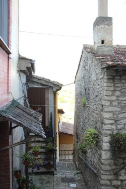 İspanya 'nın Girona bölgesinin güneyindeki Girona ilinin Mostar ilçesine bağlı eski bir kasaba olan Mostar köyü..