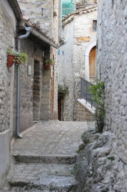 Ostuni köyündeki küçük bir köyün eski caddesi.