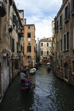 Venedik, İtalya - takriben Ekim 2016: Eski kasabadaki eski kanal