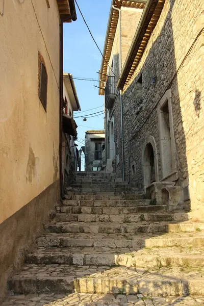 Umbria, İtalya 'da San Gimignano köyünde bir sokak.