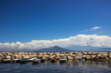 Deniz kıyısının güzel manzarası