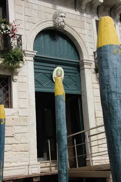 İtalya 'daki eski evin manzarası