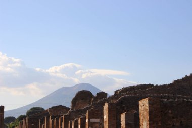 Susuvius 'taki antik Yunan şehri Pompeii' nin kalıntıları.
