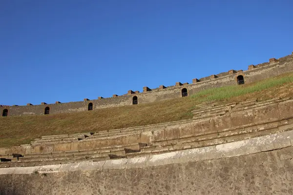 Çin şehrindeki eski bir kalenin kalıntıları.