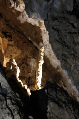 Tayland şehrindeki güzel mağara