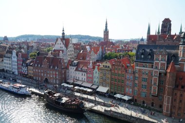 Yukarıdan Gdansk şehri ve Moltva nehri görünüyor. Polonya
