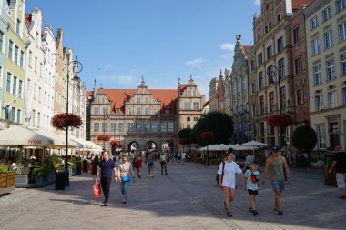 Gündüzleri Gdansk 'ın merkezindeki kiliseler ve kasaba salonları.