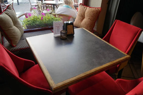 Uma Mesa Café Vintage Pela Janela — Fotografia de Stock