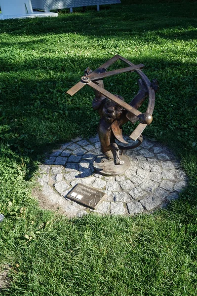 在格但斯克的Hevelianum博物馆附近 一个童话生物的雕像 — 图库照片