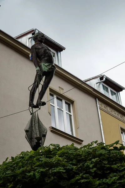 Staty Akrobat Som Balanserar Stolpe Staden Sopot Vid Östersjöns Stränder — Stockfoto