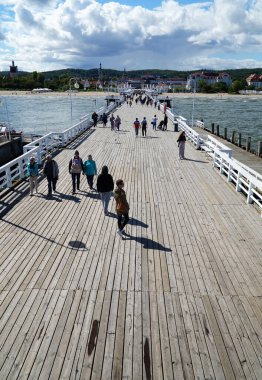 Baltık Körfezi kıyısında Sopot İskelesi. Polonya.                