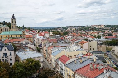 Alet müzesinin gözlem güvertesinden Przemysl 'in görüntüsü. Polonya.  