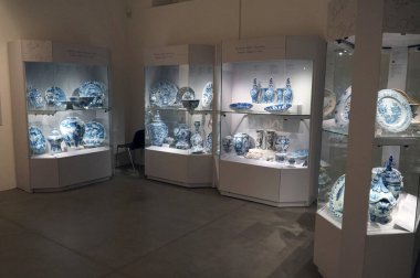 Gdansk Ulusal Müzesi 'nde antika porselen koleksiyonu.