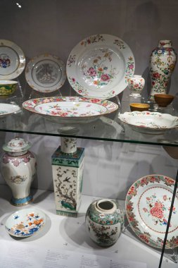 Gdansk Ulusal Müzesi 'nde antika porselen koleksiyonu.