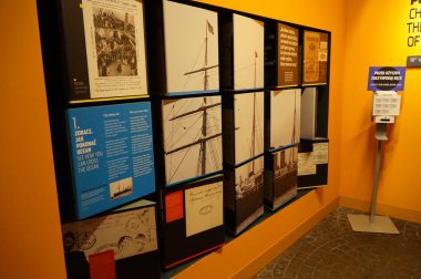 Gdynia 'daki Göç Müzesi' nde Polonya 'nın klasik reklam posterleri.