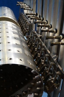 Varşova 'daki Kopernik Bilim Merkezi' nde yapılan ses ve diğer fiziksel deneylerle ilgili bilimsel kurulum. Polonya