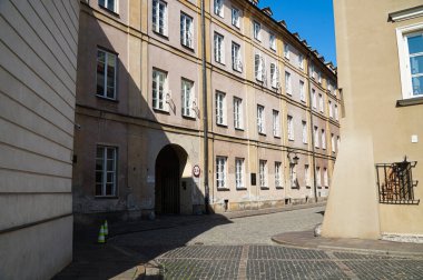 Varşova 'nın merkezinde antik sokaklar. Polonya               