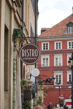 Varşova Meydanı 'ndaki klasik kafe tabelası. Polonya