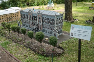 Ukrayna Ulusal Bankası 'nın Kyiv' deki minyatür parktaki modeli..             