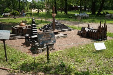 Santa Maria Pelindung Modeli Kyiv 'deki minyatür parktaki Jakarta adasından Dingkat Ke Surga