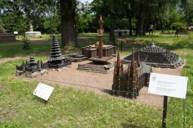 Santa Maria Pelindung Modeli Kyiv 'deki minyatür parktaki Jakarta adasından Dingkat Ke Surga