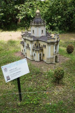 Kyiv 'deki minyatür parktaki Yunan Katolik Kilisesi' nin ana katedrali Lviv 'li Aziz George Katedrali' nin modelidir..